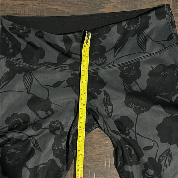 lululemon athletica Black Floral Print Leggings - Picture 7 of 10